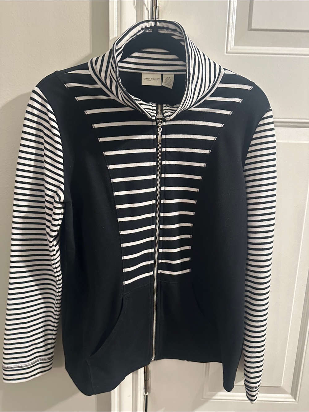 Zenergy by Chico’s Black & White Striped Zip-Up Cardigan Jacket